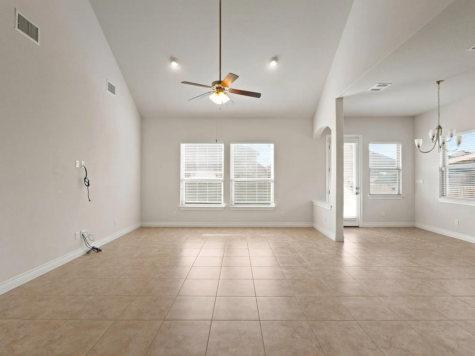 4 bed, 3075 sqft, $2,695 — Photo 4
