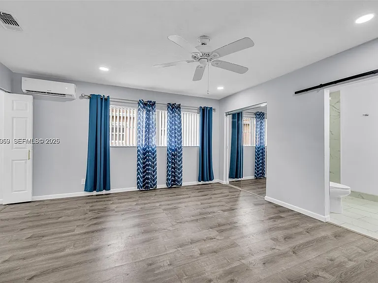 851 SW 49th Ter — Photo 13