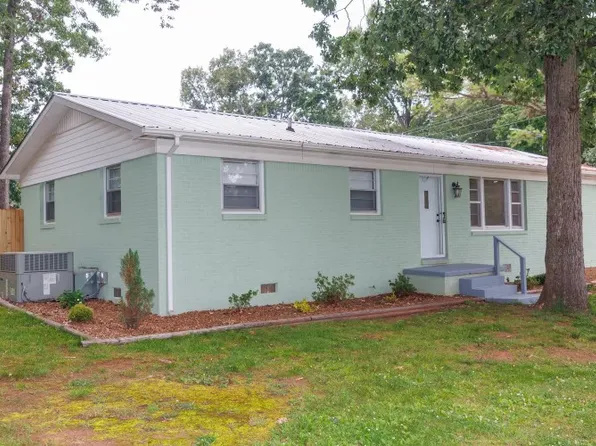 209 Poplar Ave, Huntland, TN 37345