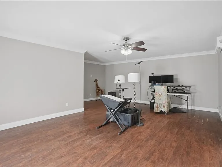 6826 Sahara Dr — Photo 23