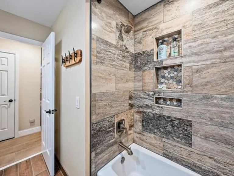 1090 Fairview Ln — Photo 11