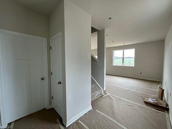3rd image of 812 Bogey Ln