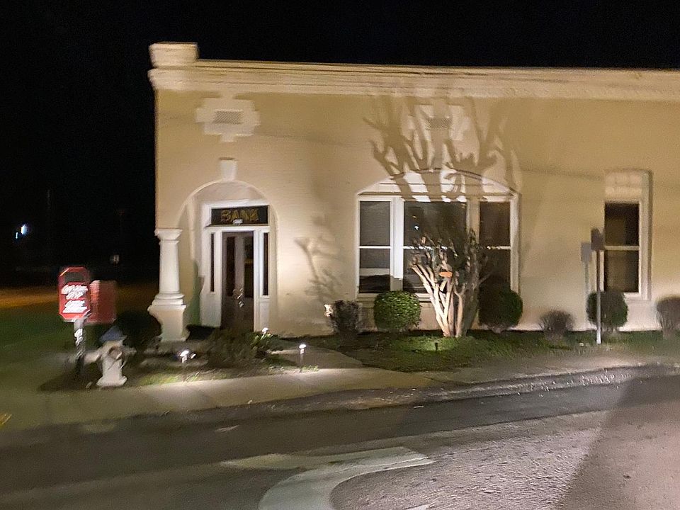1st image of 4028 Woodlawn St