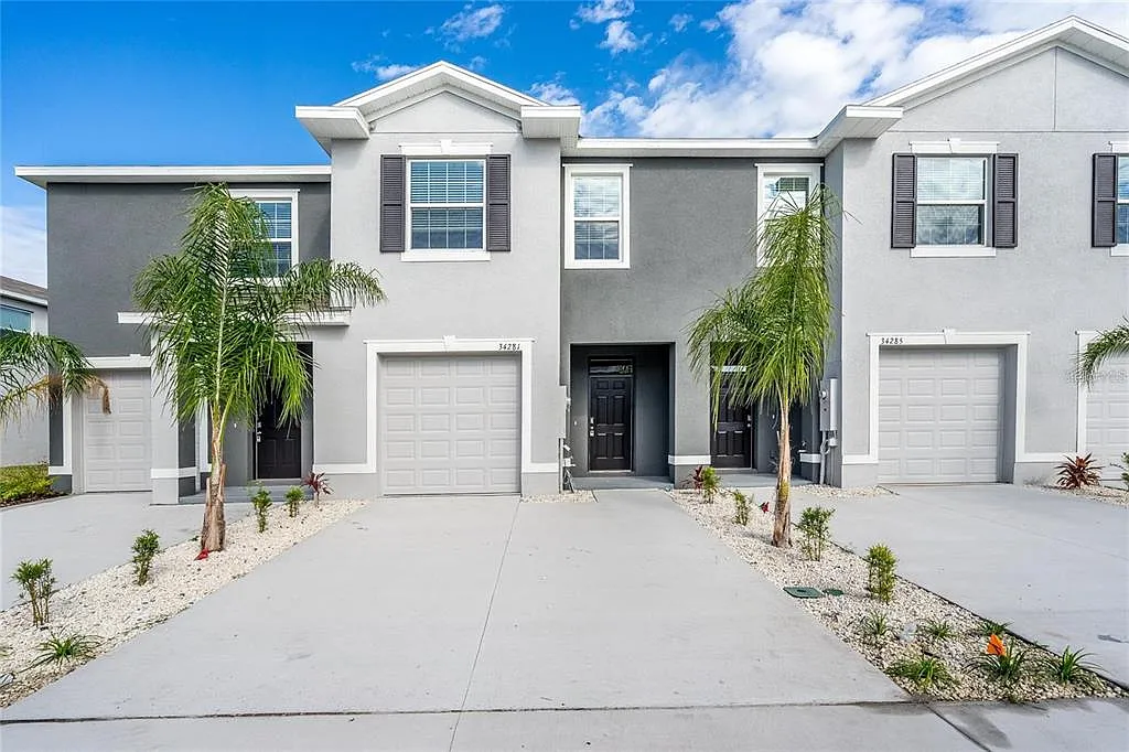 3 bed, 2.5 bath, 1673 sqft, $2,200 — Photo 1
