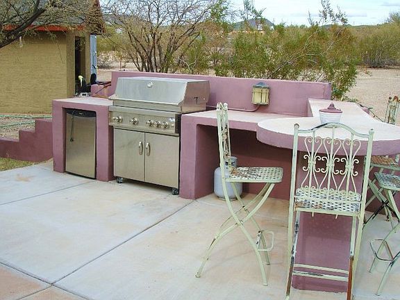 Outdoor Kitchen