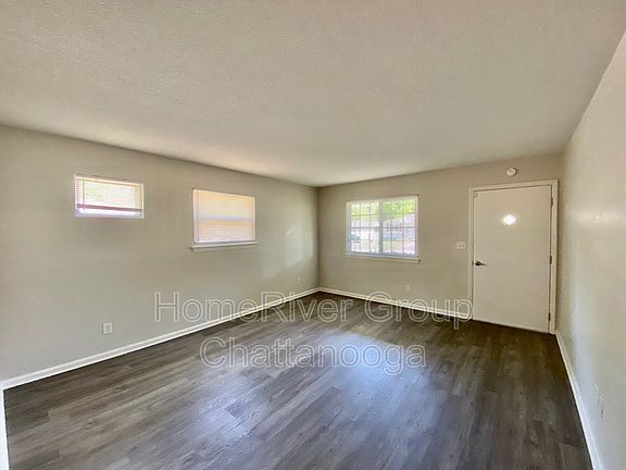 4th image of 6012 Wellworth Ave