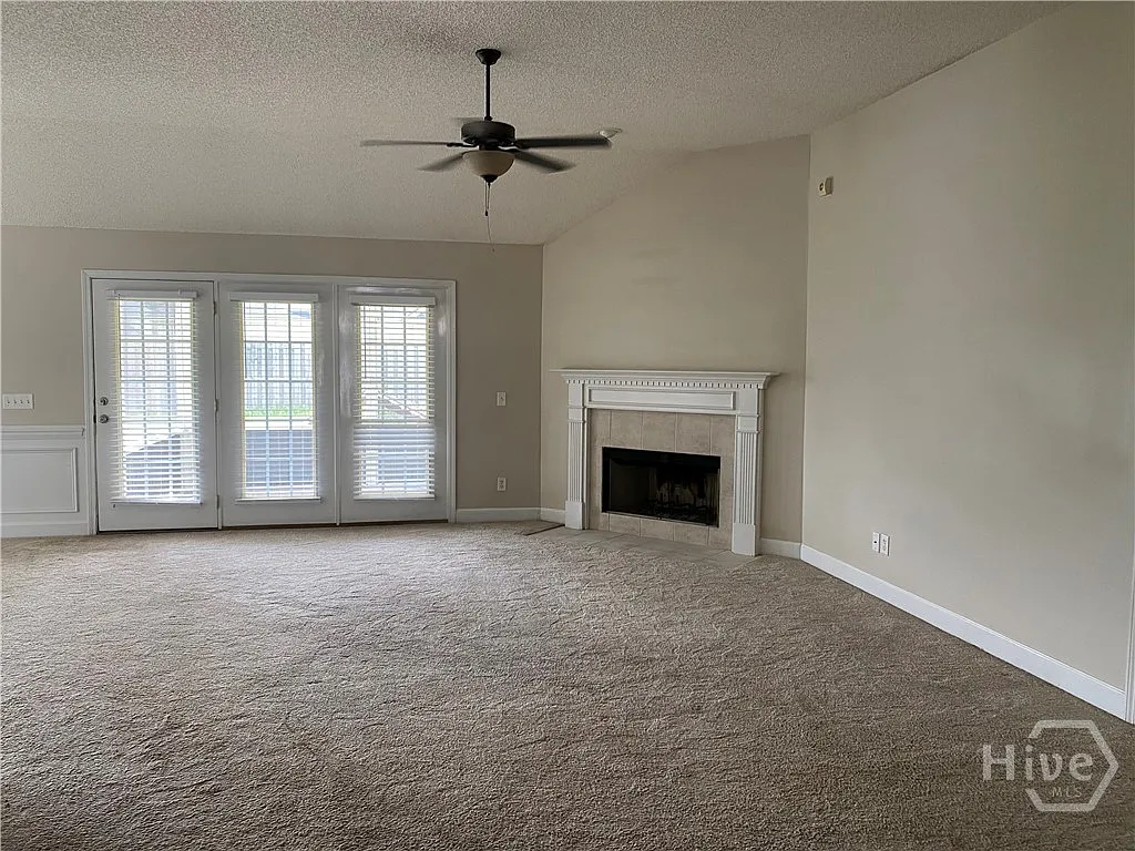 4 bed, 2.0 bath, 2144 sqft, $2,350 — Photo 3