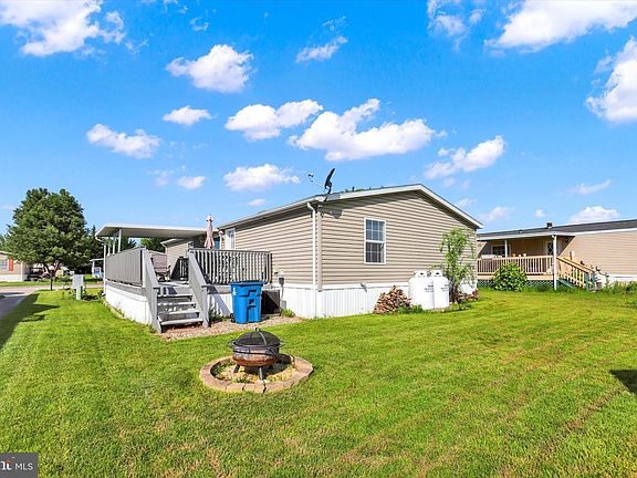 3rd image of 48 Hampshire Dr