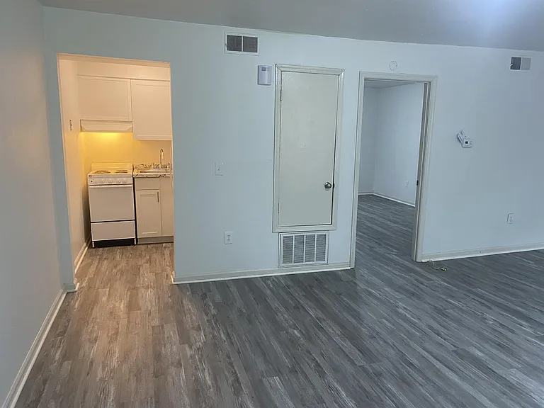 1512 Downing St NW #12 — Photo 3