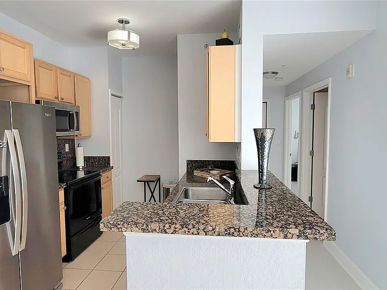 6001 SW 70th St #215 — Photo 3