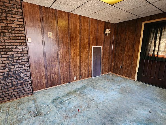 4th image of 123 S Pine St