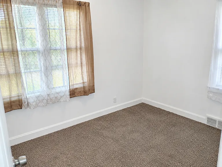 19315 Carrie St — Photo 10