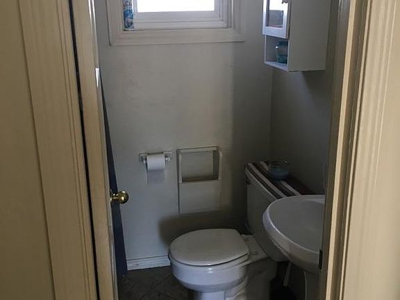 4th image of 2071 Thomas Ave