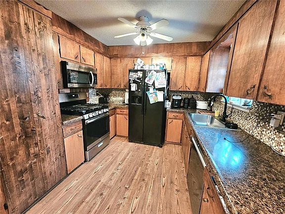 4th image of 625 E 21st St