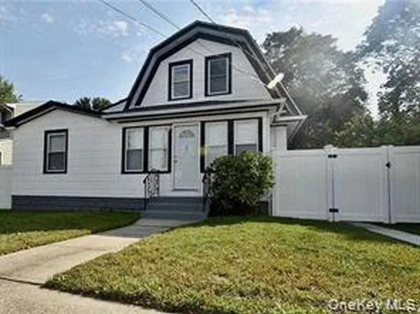 980 Thomas Ave Floor 2, Baldwin, NY 11510