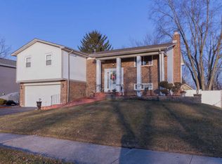 33 Oakview Rd, Matteson, IL 60443