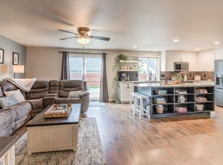 108 N Galena St, Moxee, WA 98936