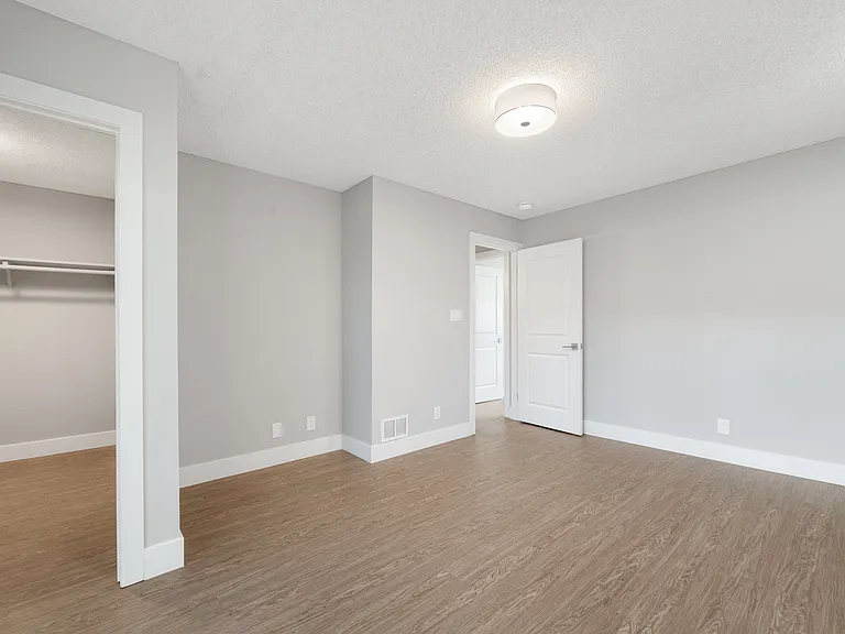 678 Bellflower — Photo 8
