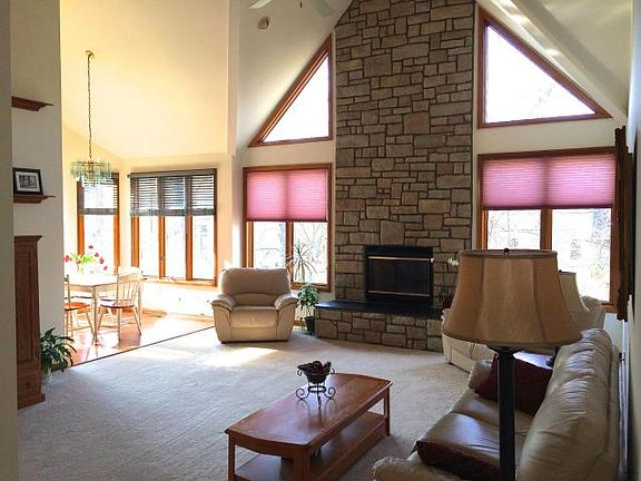 4th image of 340 Whispering Pines Ct
