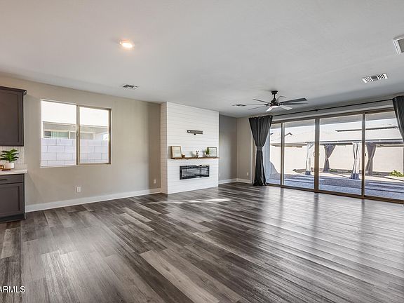 3rd image of 11676 W PARKWAY Lane