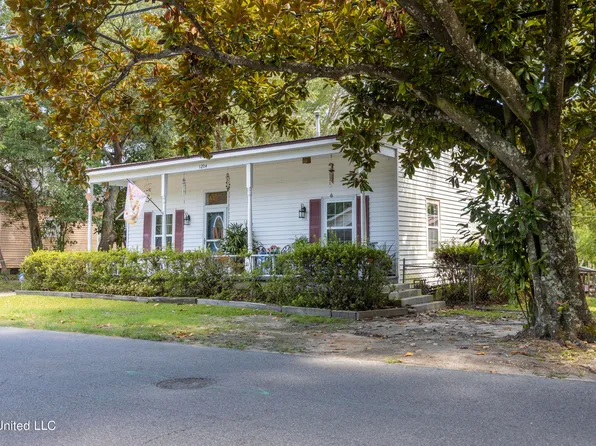 1204 Porter Ave, Ocean Springs, MS 39564