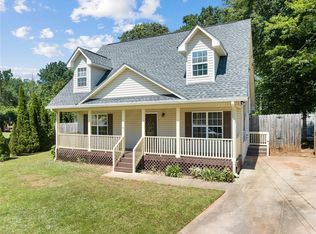 2656 Shady Valley Rd, Gainesville, GA 30507