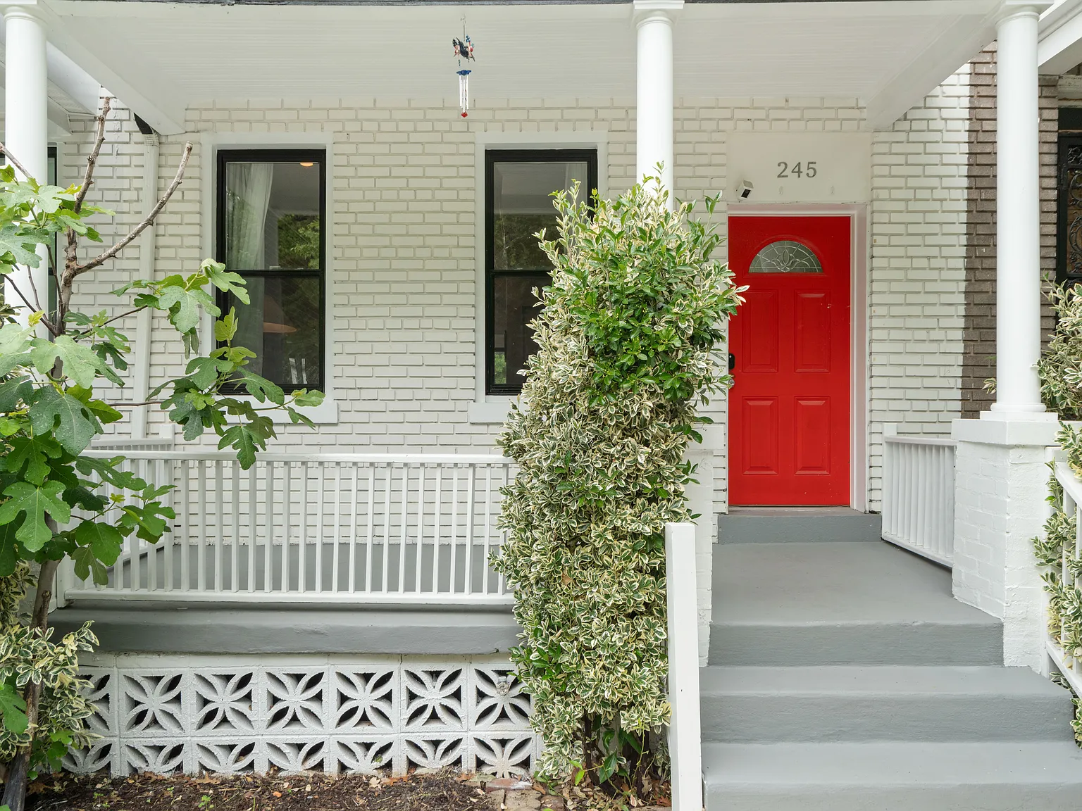 4 bed, 2112 sqft, $4,800 — Photo 2