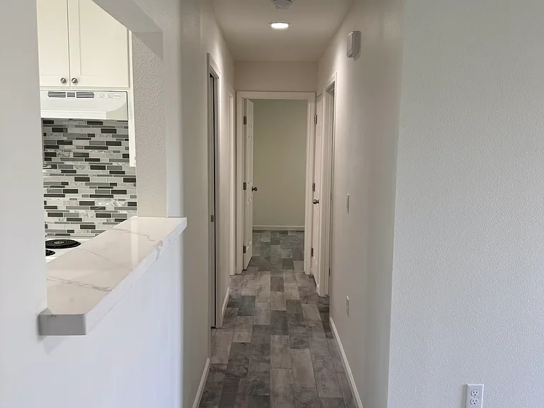 E Kaweah Ave — Photo 4