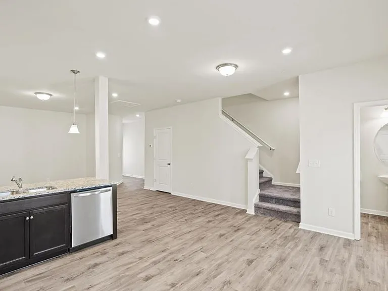 223 Emmett Dr — Photo 14