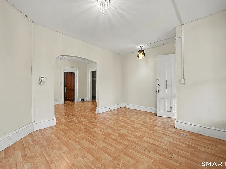 135 Sherwood Ave — Photo 12