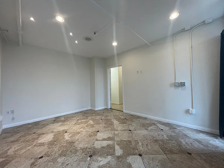 1038 Grand Ave — Photo 3