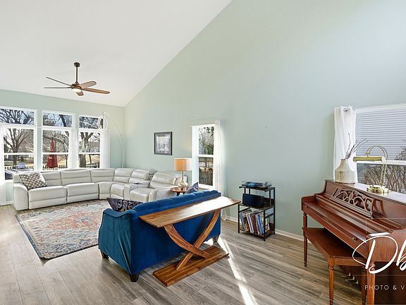 2nd image of 1007 Park Ave