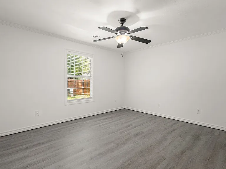 806 Michael St — Photo 10