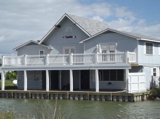 122 Lakeview Rd, Rockport, TX 78382