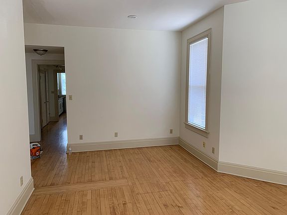 4th image of 2412 E Park Pl