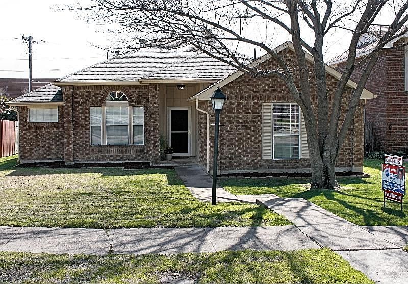1st image of 1104 Holly Dr