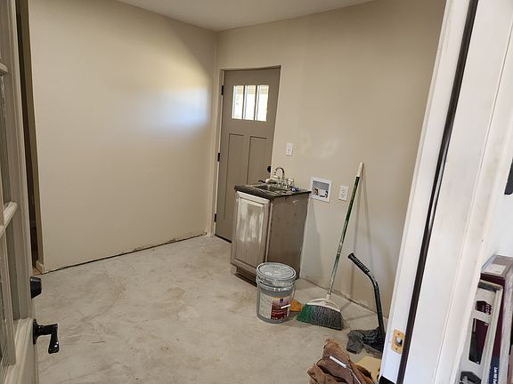 3rd image of 115 E Justice Rd