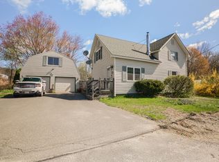 4 Nye Rd, Hallowell, ME 04347