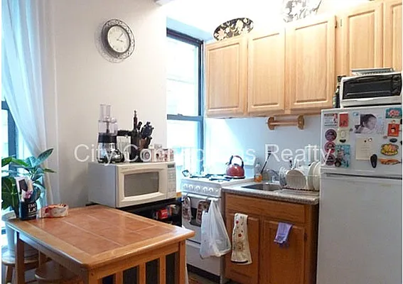 Rented by City Connections Realty | media 10