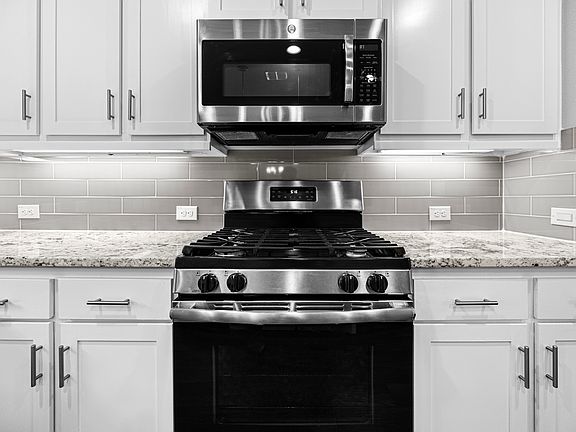 3rd image of 1217 Pebblebrook Dr