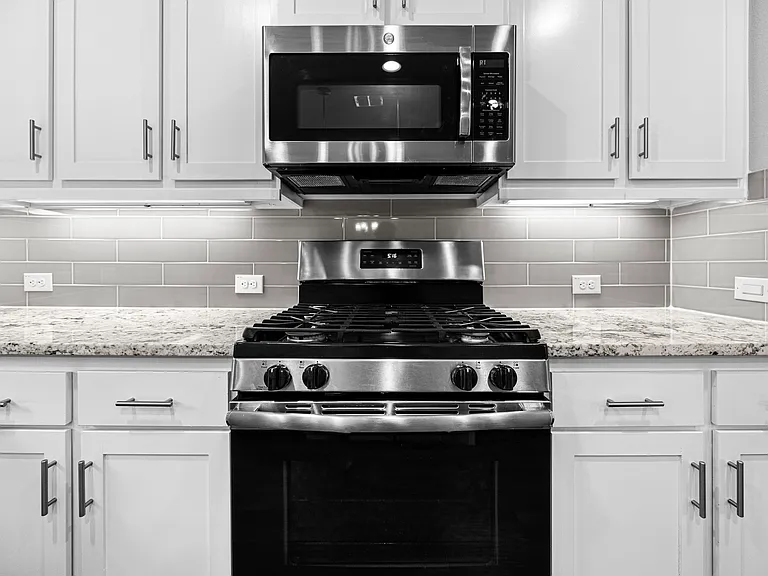 1217 Pebblebrook Dr — Photo 3