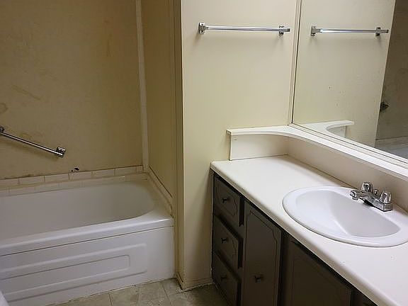 3rd image of 20 N Westfield Ct
