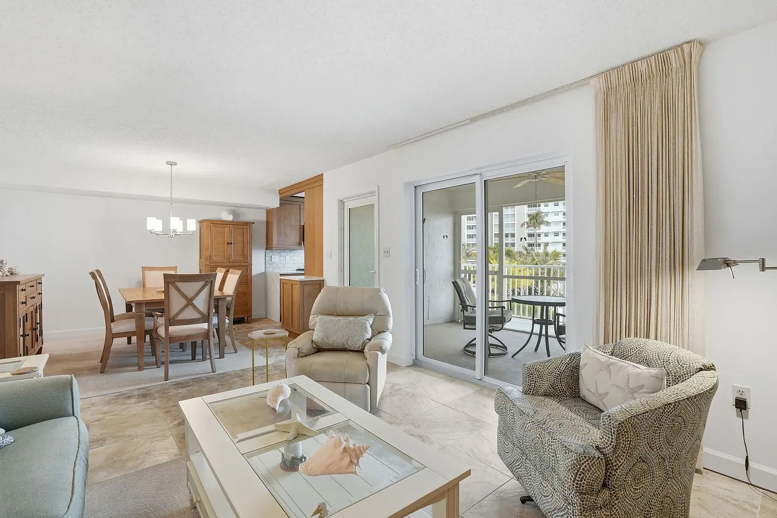 2 bed, 2.0 bath, 1097 sqft, $4,151 — Photo 4