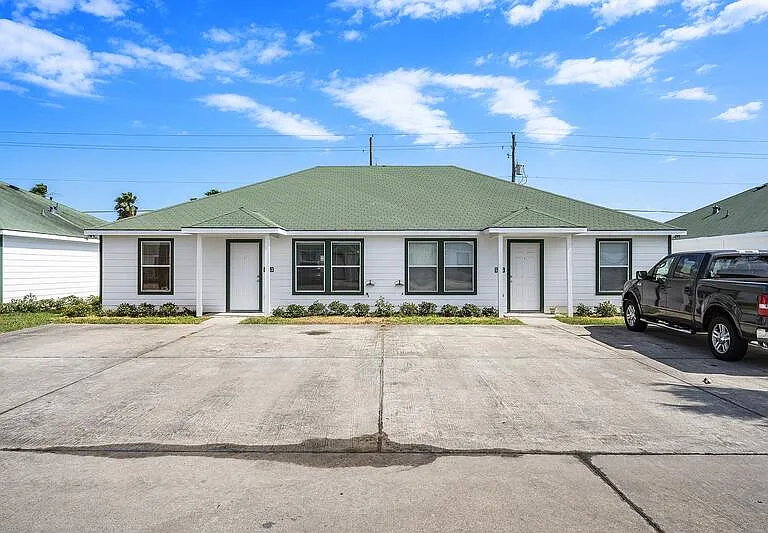 5125 Caicos Calle — Photo 1