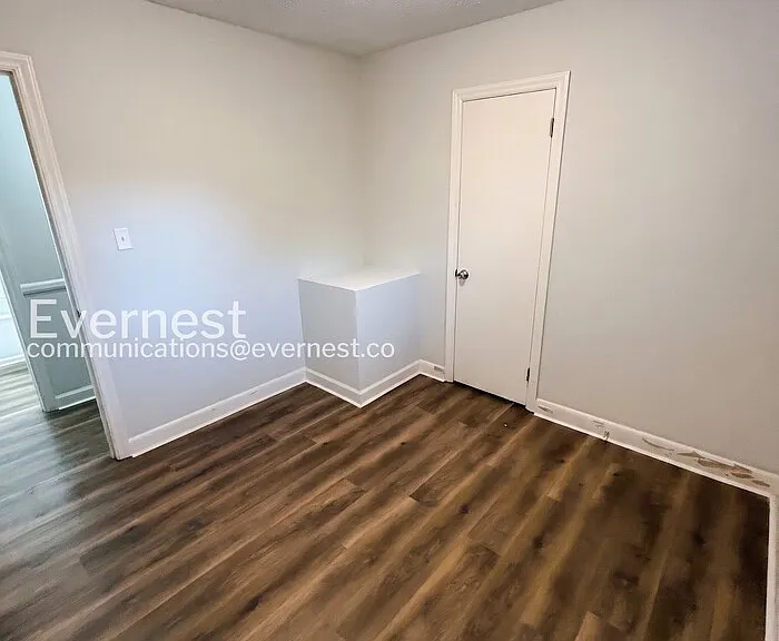 203 Pinetree Dr — Photo 11