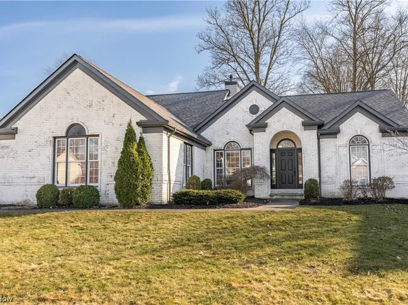 19739 Ellsworth Dr, Strongsville, OH 44149