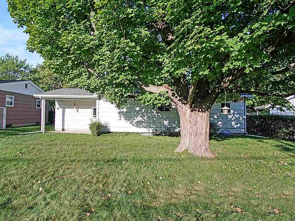 3rd image of 4016 Manor Dr