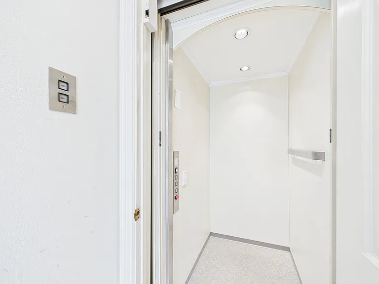 702 Daria Ct — Photo 17