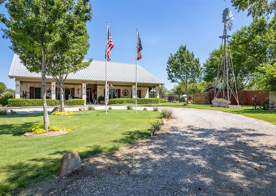 709 E Navarro Ave, De Leon, TX 76444 MLS 20156640 Zillow