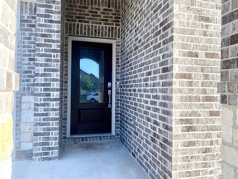 1201 Sassafras Dr — Photo 3